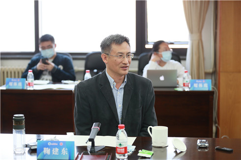 6c1b1f9fc44043b6909166a0b41a400f.jpg 鞠建东.jpg